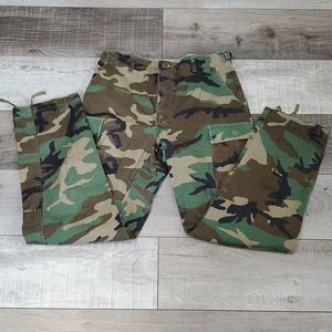 Army Surplus Men's Medium Long Pants. Hot Weather Woodland, Camouflage Pattern